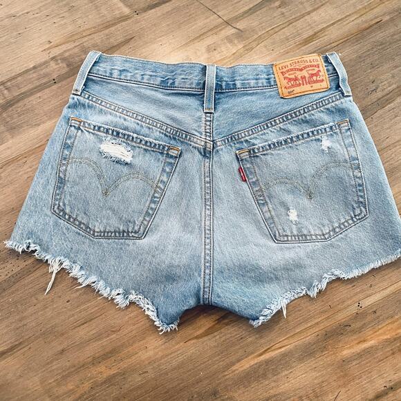 Levi's Denim Shorts 501 Jean Womens 31 Light Wash High Rise Button Fly Cutoff - Picture 3 of 5